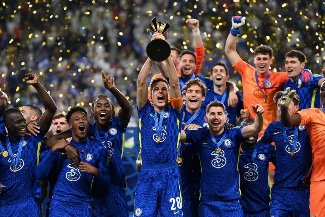 欧冠烽火：切尔西的荣耀与低谷交织之旅